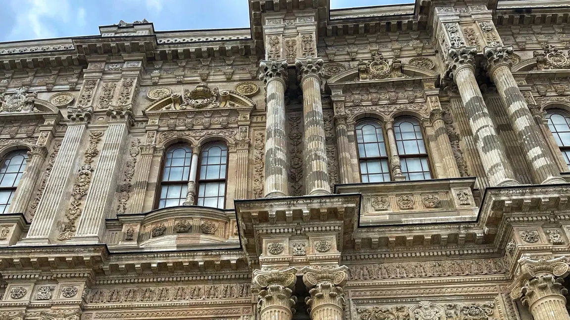 Dolmabahçe Sarayı’nın Boğaz’a bakan dış cephesi