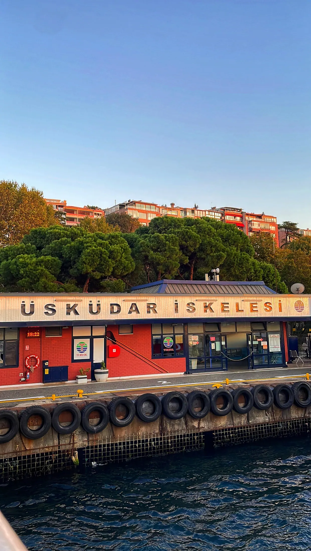 İstanbul Boğazı’ndan Üsküdar İskelesi manzarası