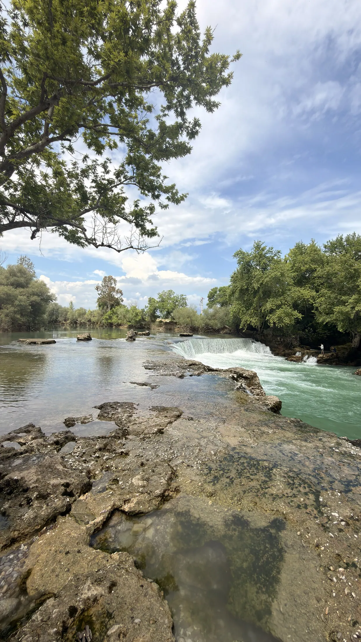 Manavgat Nehri ve şelalenin güçlü su akışı